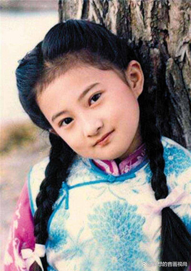金铭童星出道,一部电影《婉君》火遍大江南北,人们记住了这个漂亮的小
