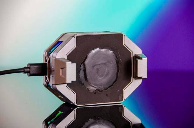 红魔散热器4Pro背夹版:27W强劲散热,夏日手机不再烫手!