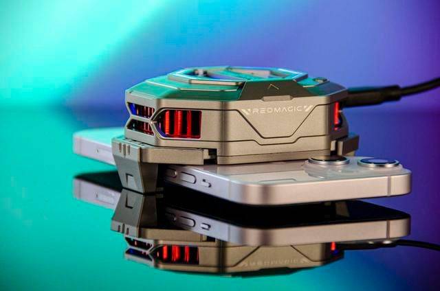 红魔散热器4Pro背夹版:27W强劲散热,夏日手机不再烫手!