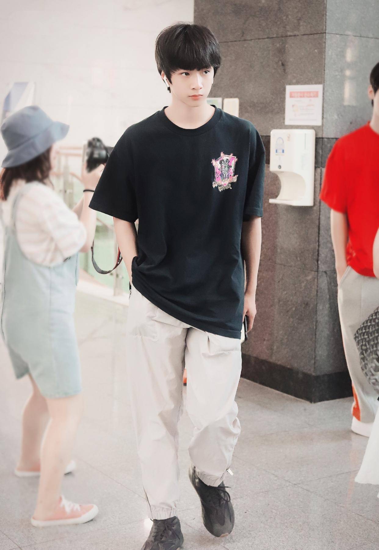 穿搭也是理想型_黑色_感觉_整体