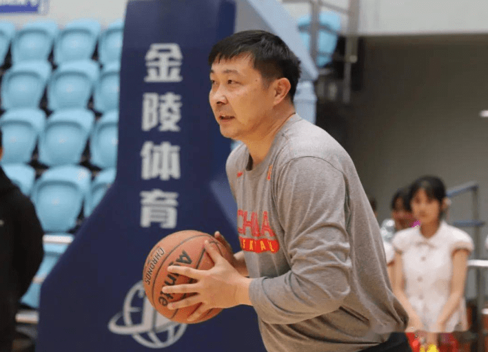 李慕豪即将离队,西热力江或将下课,姚明邀请张劲松备战世界杯_球员