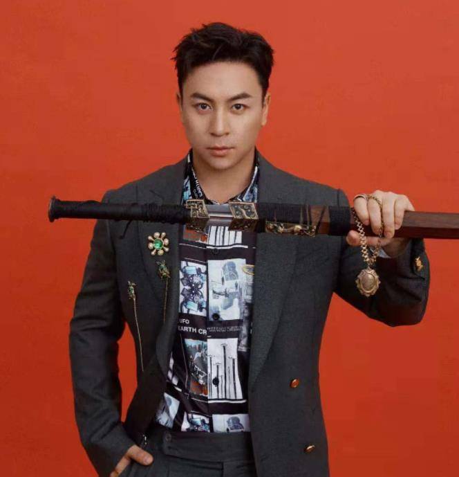 释小龙和赵文卓曾被称为成龙的接班人,他们是否能不负众望?