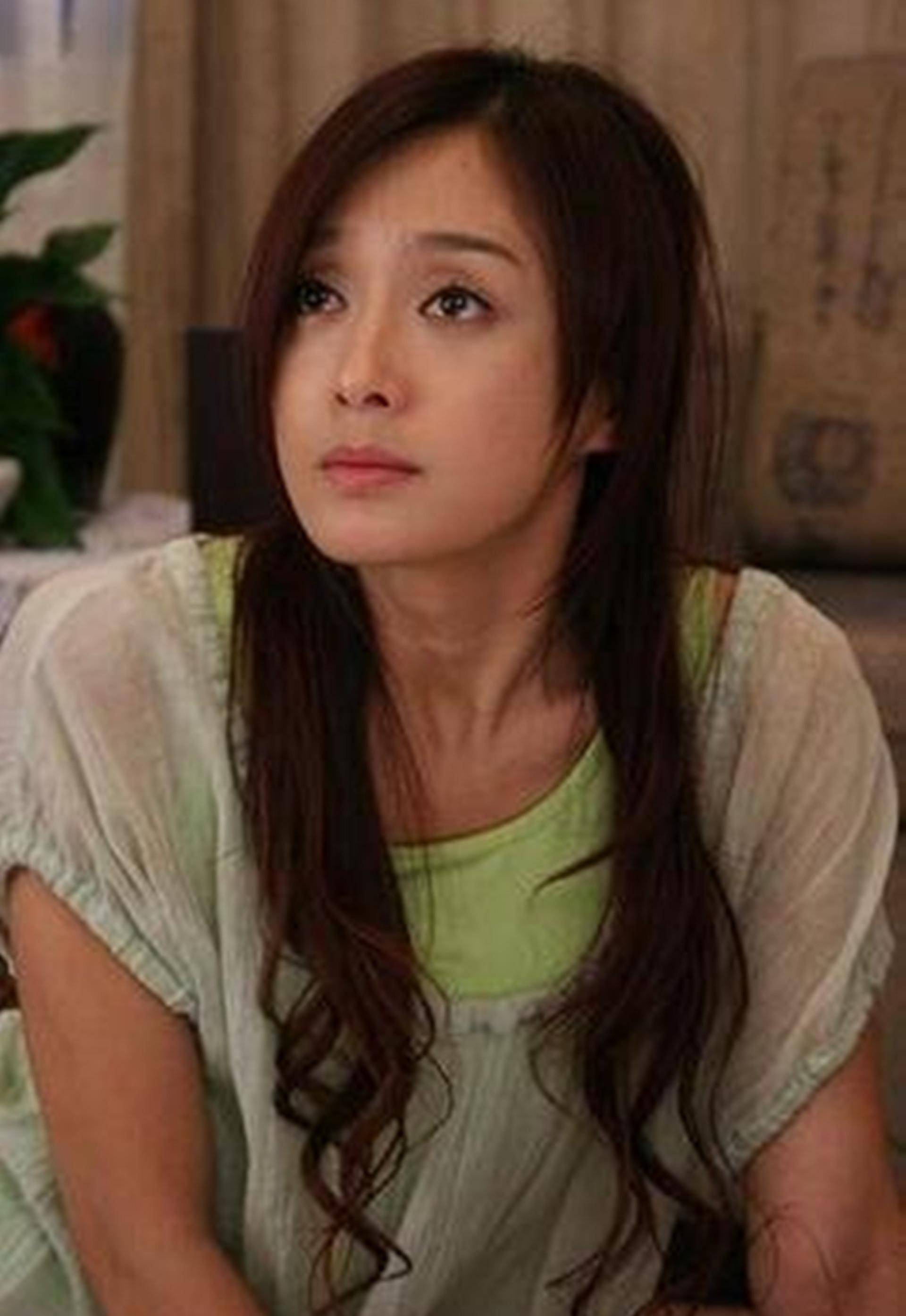 秦岚在节目中表演小品,却被演员当场抓住,网友:当演员真不容易_因为