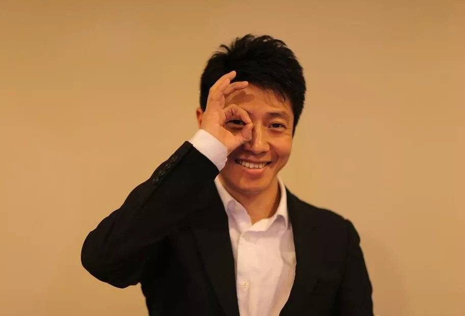 虽说身体很健康,但年龄已经很大了,所以不少人觉得撒贝宁之所以倒出