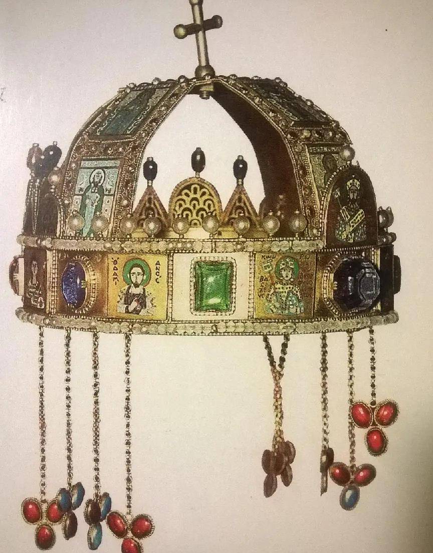 拜占庭风格的珠宝在中世纪晚期成为一种独特的艺术表现形式,尤其是在