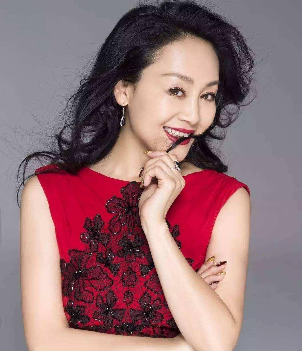 "马皇后"王姬,29岁嫁初恋,女儿是选美小姐,28岁儿子却是智障_孩子
