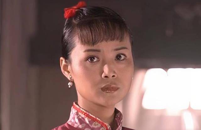 从《大宅门》中的大夫人黄春,再到《康熙王朝》中的苏麻喇姑.
