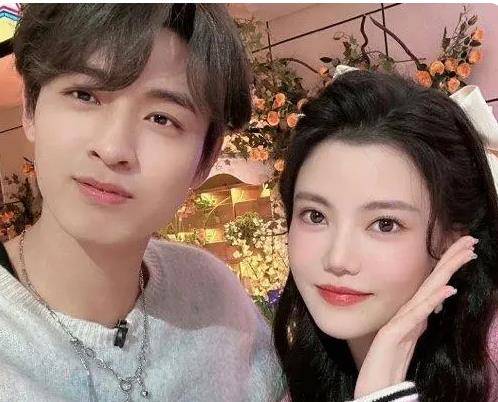 《你好,星期六》:秦霄贤一声"姐姐"撩动了翩然小狐狸的心_老秦_孙珍妮