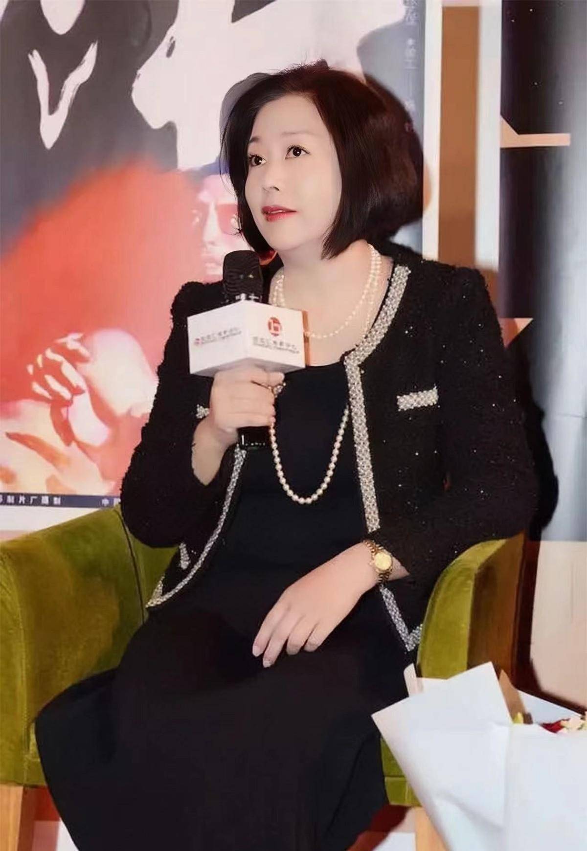 她的第二任丈夫是一位外交官,他一身正气,一直深爱着梁玉瑾,两人很快