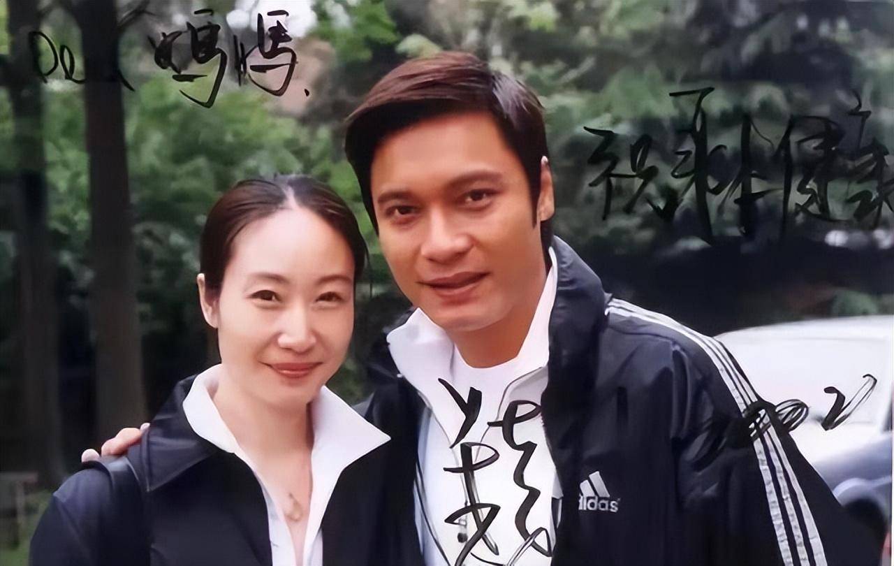 众多合拍剧当中的母亲专业户,先后出演了《情义两重天》,《天王状师》