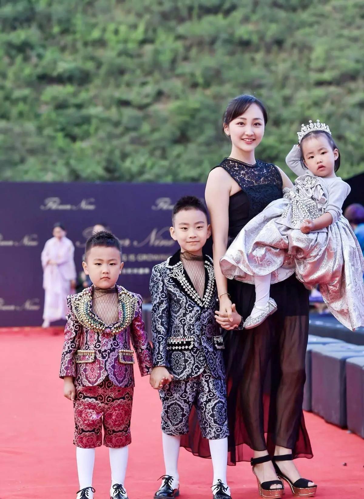 于震妻子辛月:夫妻合作戏里失落戏外补,结婚十年生下两儿一女_钟声