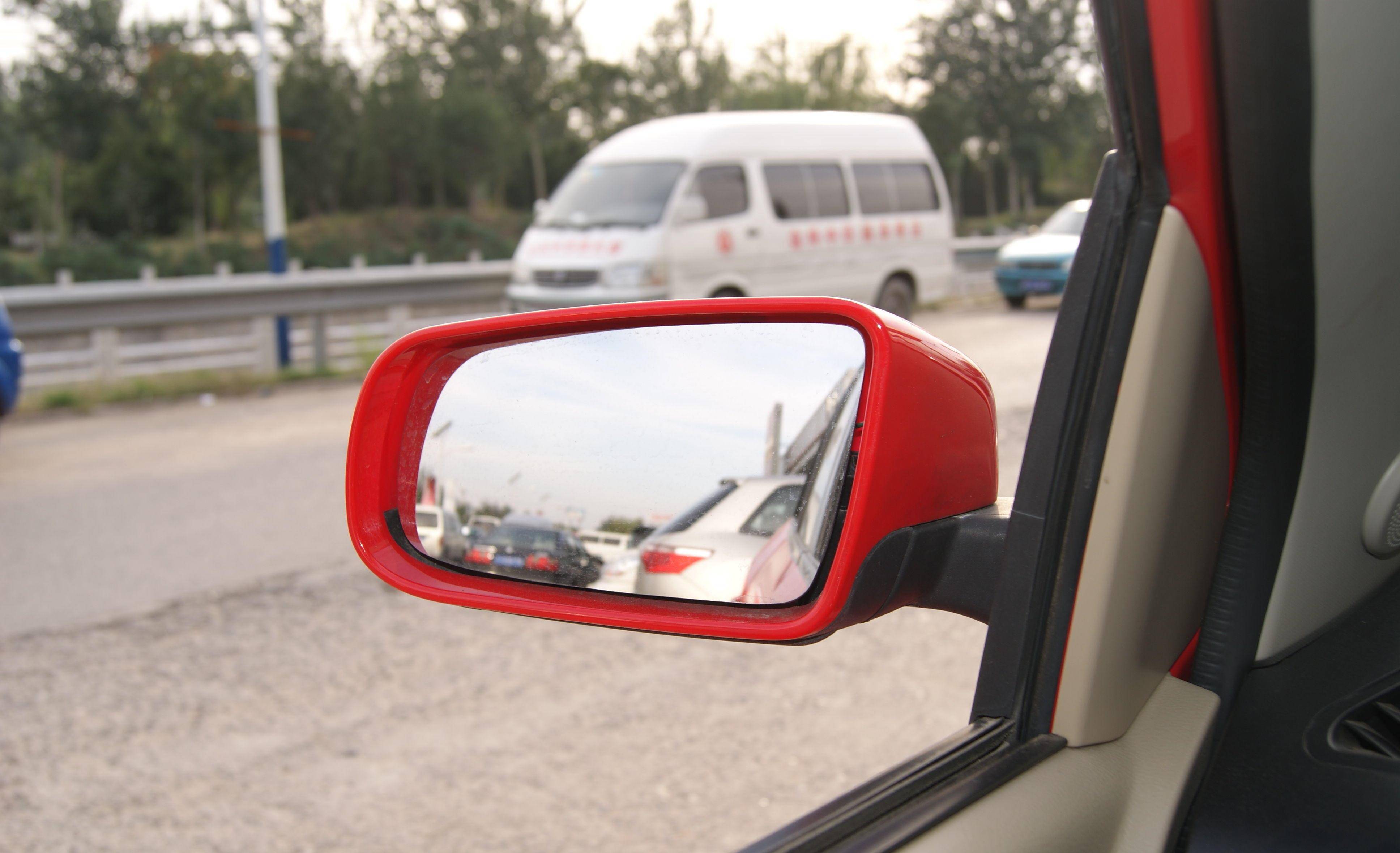 国外汽车没有后视镜!看完都懂了!