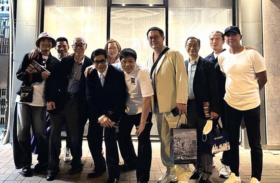 差4岁却像双胞胎,哥哥息影后成金牌健身教练_网友_李乐诗_儿子