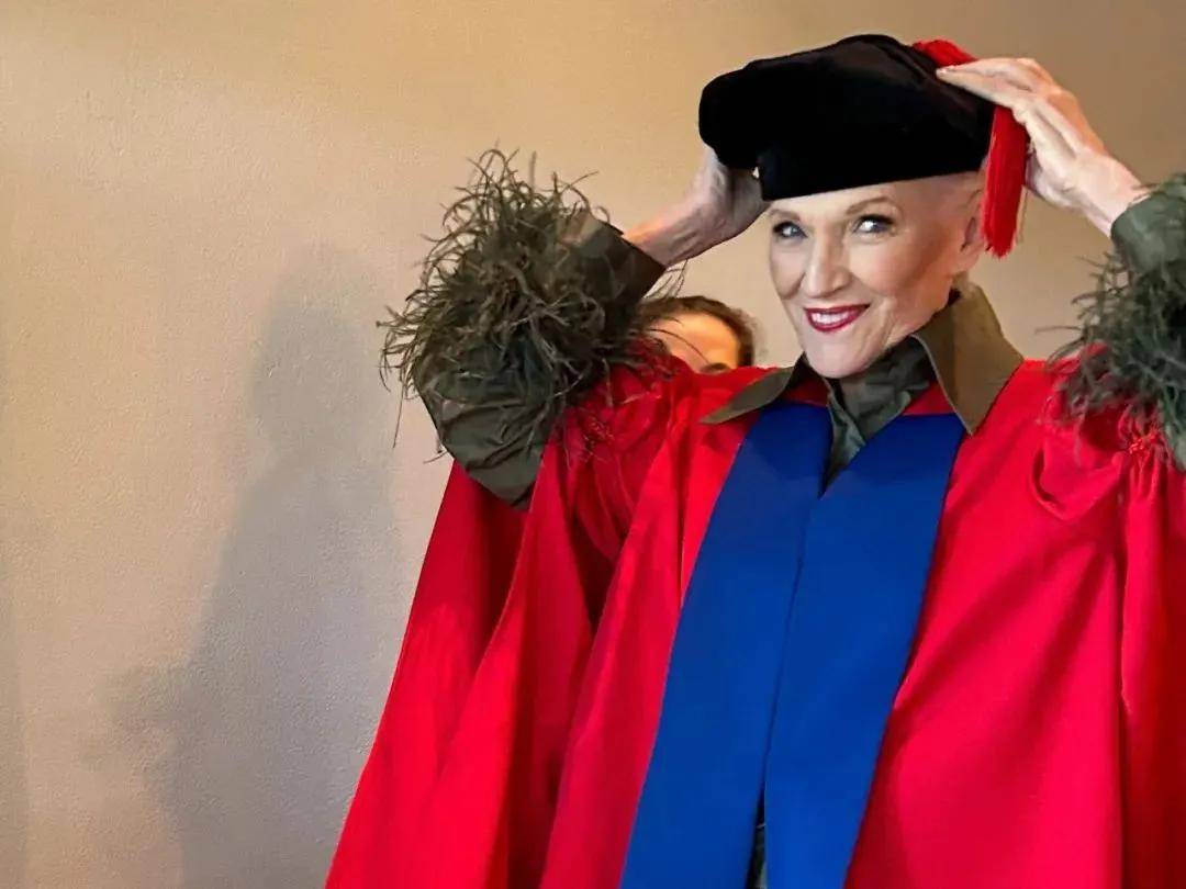 以卓越研究贡献,续写传奇女性故事_梅耶·_马斯克