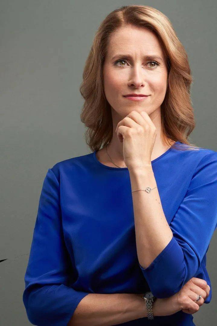 卡娅·卡拉斯_服装_西装