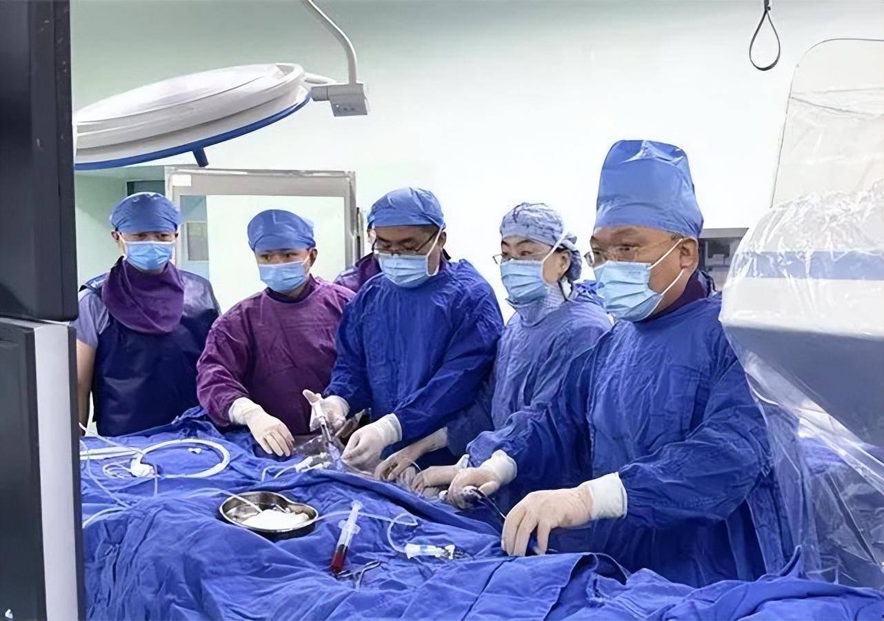 现今,无导线起搏器植入术属心血管内科前沿技术,截止发稿时,河南省胸