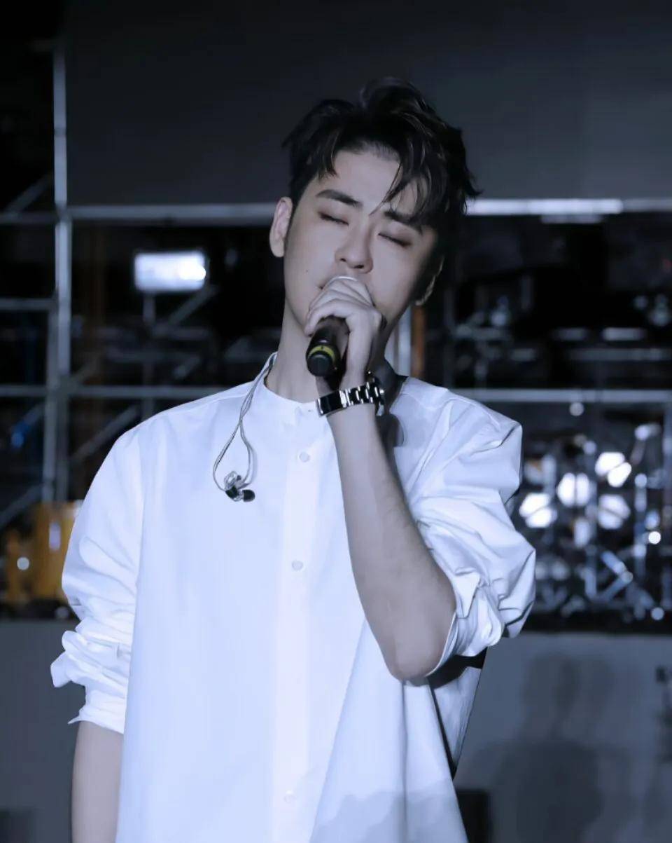 张云雷官宣,德云社的相声演员们,还有什么你们不能干的_演唱会_南京