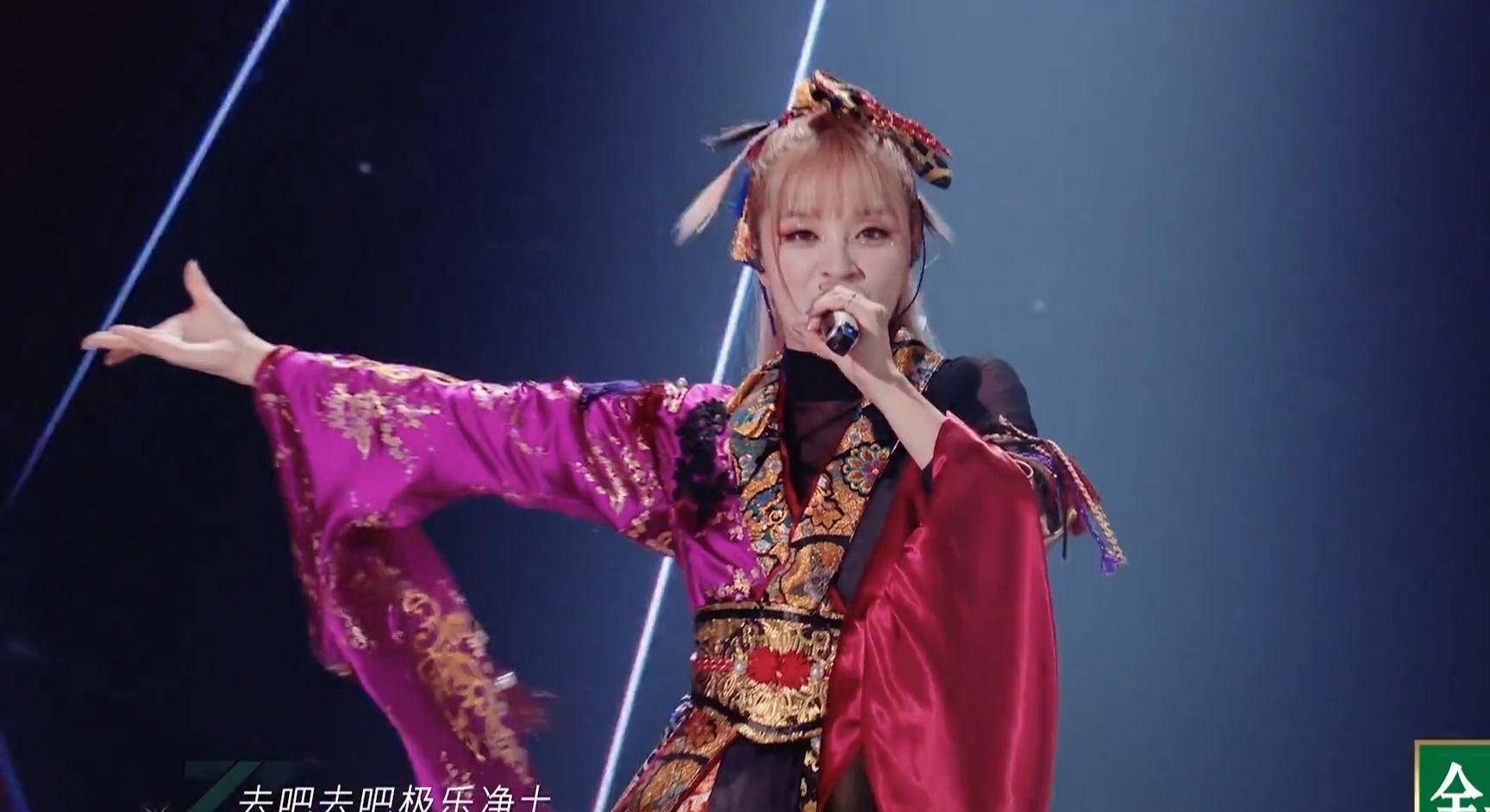 吓呆芒果台,能打败王心凌的只有二次元!_小美_网友_徐怀钰