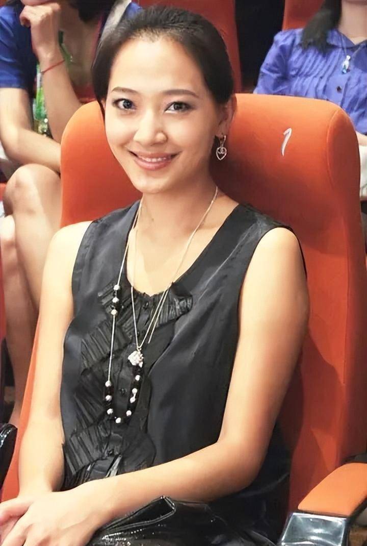 演员秦子越:嫁给离异的聂远,活得比朱丹还卑微,她到底图什么?