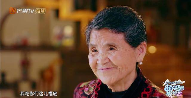 安迪奶奶虽有钱但不忘本,比起黄圣依的买买买节俭到令人心疼!