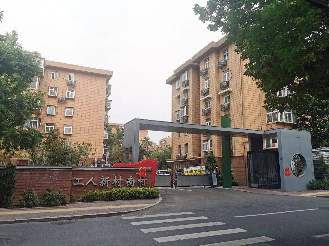 作为济南早期非常有名的两大"新村",工人新村与二七新村确实有许多