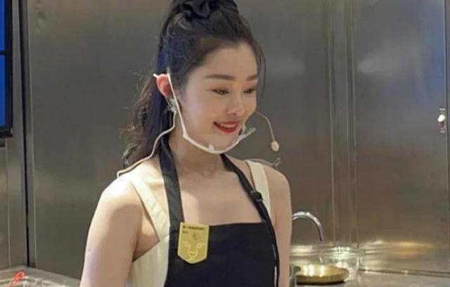 女星宋轶线下做奶茶,当得知奶茶价格后,难怪这么多人愿意打卡_活动