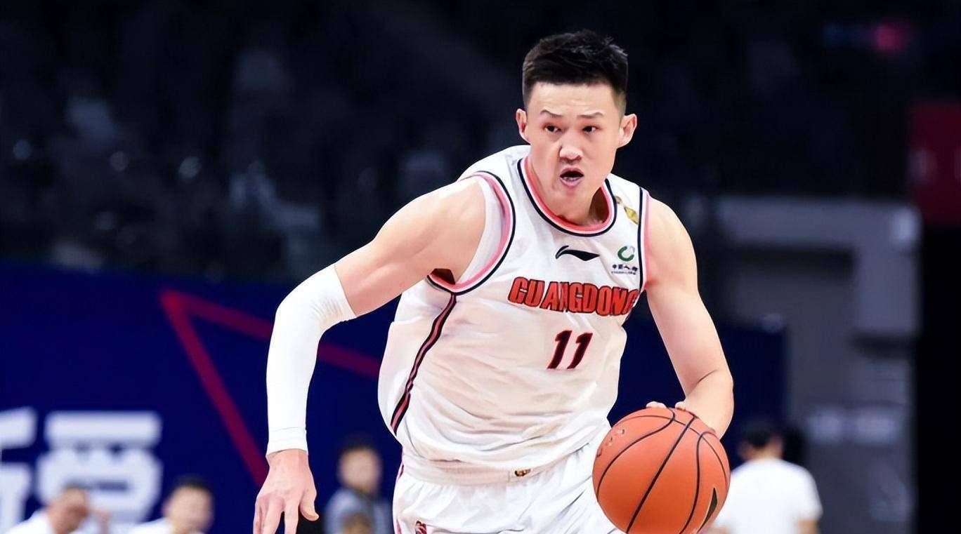 周鹏立功,朱芳雨首笔签约目标曝光,2米20高塔有望驰援广东_本赛季