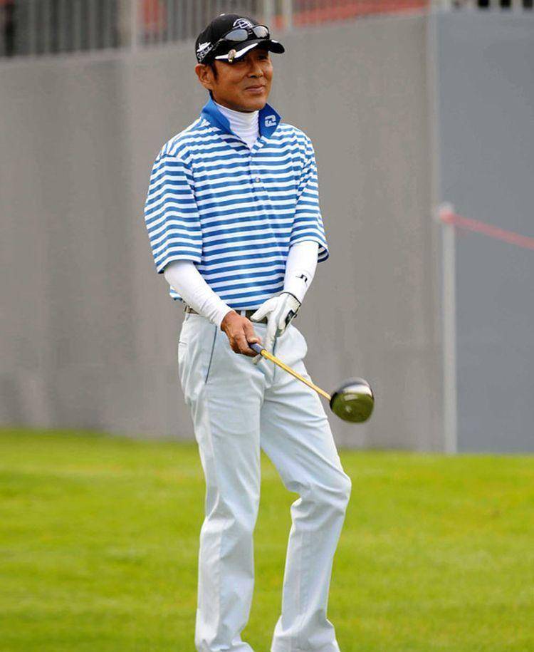 这才是优雅男人老去的样子:67岁陈道明穿衣大方不显老,气质绝了_时尚