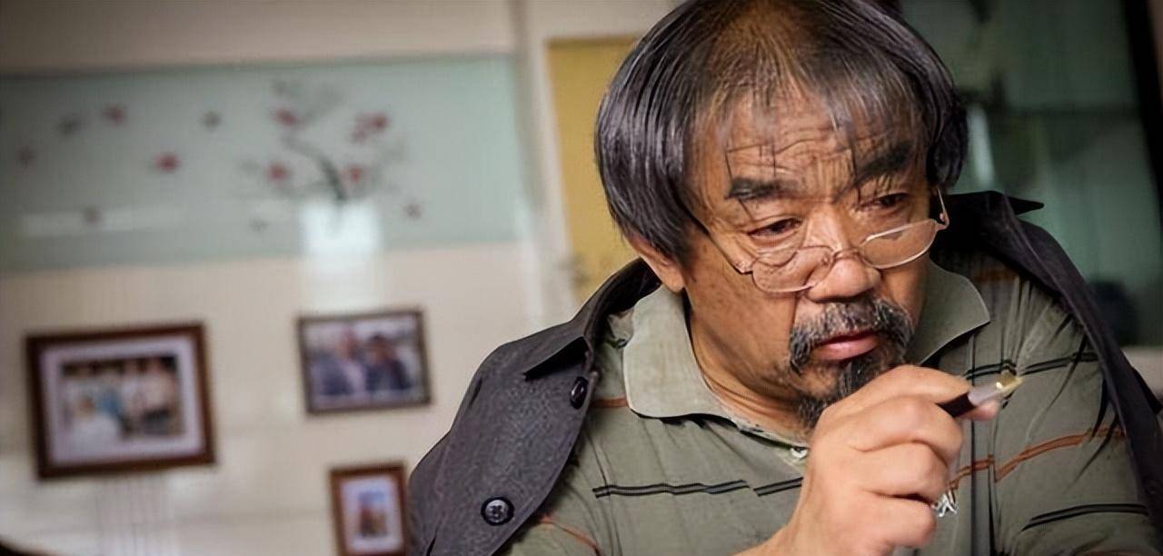 尚铁龙:年龄颜值限制不了的戏路,他才不是一个普通68岁老头_垛爷_角色