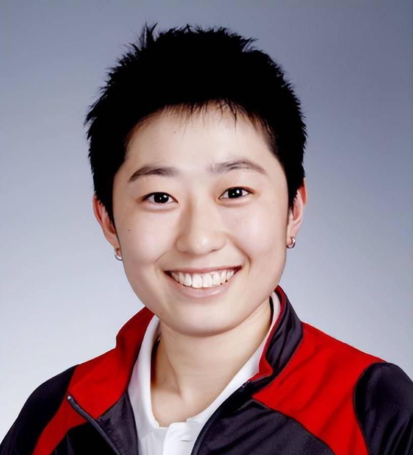 羽毛球冠军于洋:运动生涯令人唏嘘,后来却退役卖衣服,婚恋成谜_王晓理