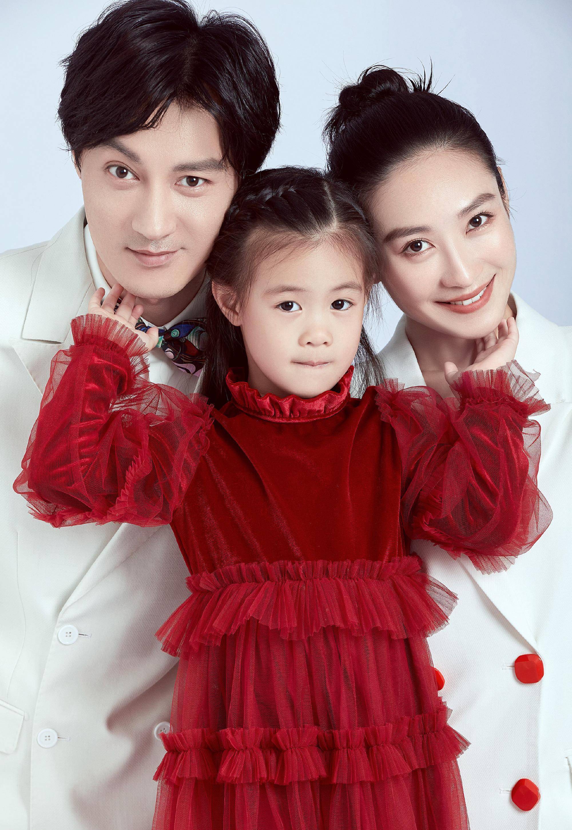 《甄嬛传》播出11年后,37岁的陶昕然更美了,家庭美满老公还很帅_安