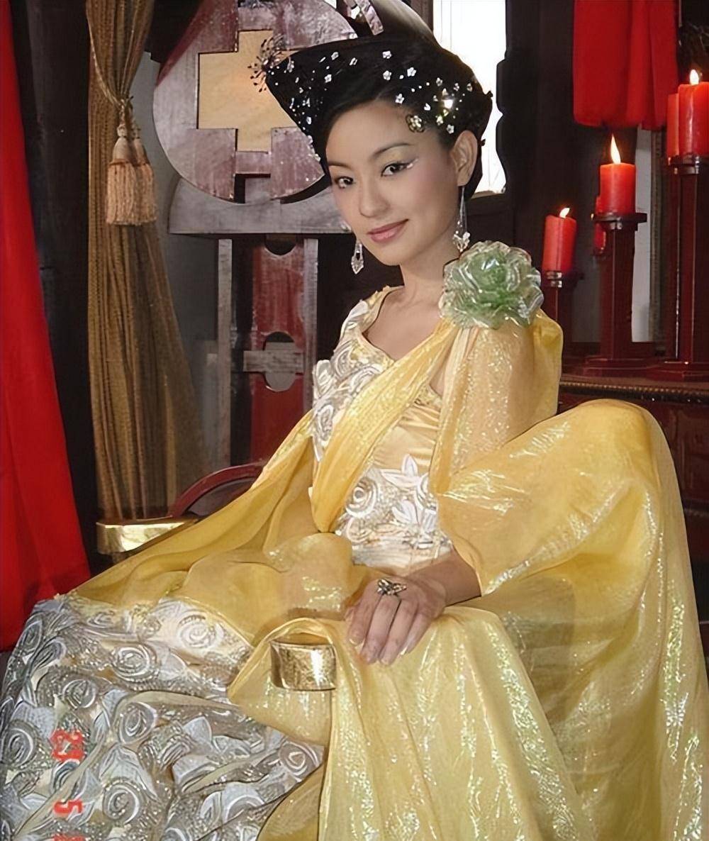 2006年,如日中天的陈秀丽与台富豪刘杰克结婚婚后陈秀丽为丈夫生下