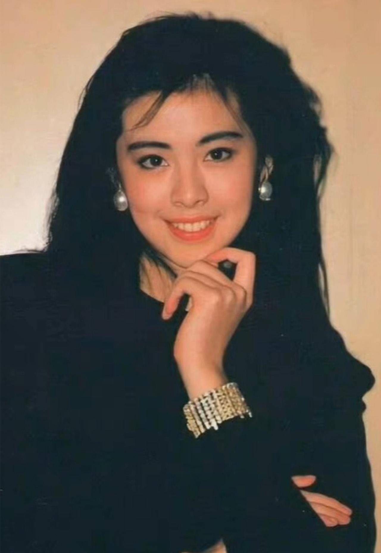 也是90年代之中,香港演艺圈中最红的女明星,除了颜值之外,王祖贤的演