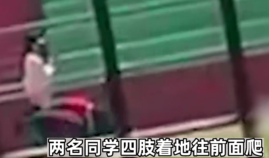 让学生跪地爬行教师已停职怎么处理（让学生跪地爬行教师已停职）