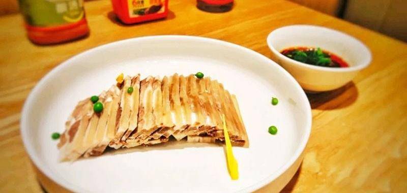 芙蓉拆烩蟹,白切古宗羊,酸辣薯香培根卷_蛋白_料酒_做法