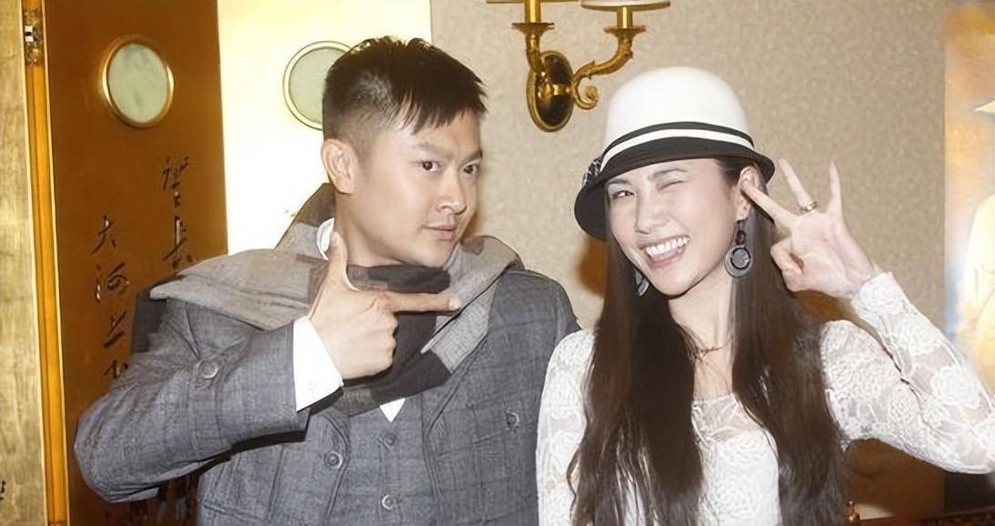 著名演员印小天:与"白富美"结婚被骗200万,父亲离开有遗憾!