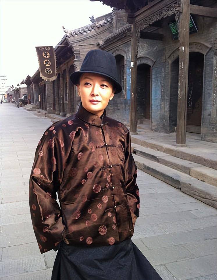 《乌龙山剿匪记》35年演员现状,开武馆演琼瑶剧,四