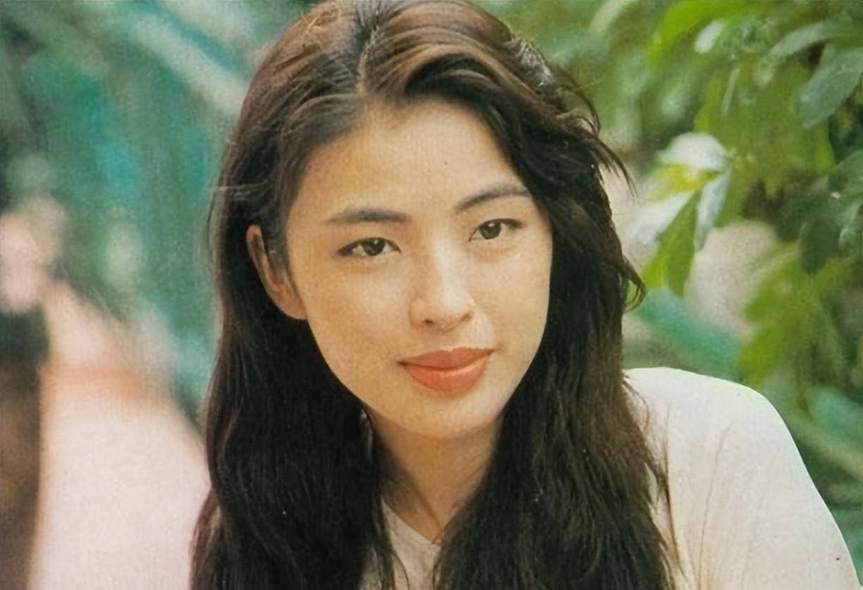 3年换21个佣人,不让婆婆抱孩子,张学友的妻子凭啥被独宠36年_罗美薇