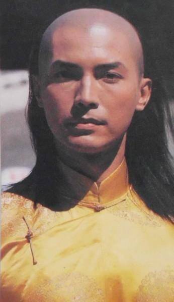 去年在台重映,这部1987年中意合拍的影片,让尊龙饰演的"溥仪"成功走进