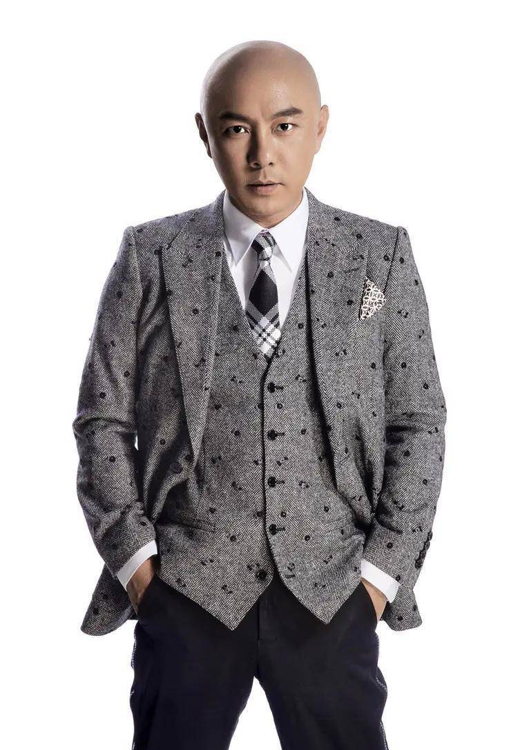 后来又结识了很多武林中的好朋友,当时为了对付武林大魔头逍遥王,他