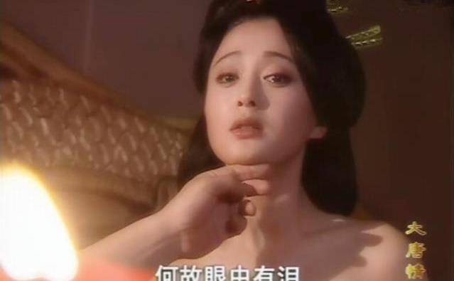 2001年,秦岚搭档唐国强,潘粤明等大牌明星,在《大唐爱情》中饰演武