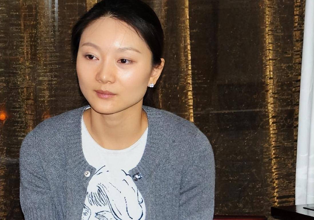 19岁与张艺谋在一起,被藏了13年的陈婷,凭什么赢得了巩俐?