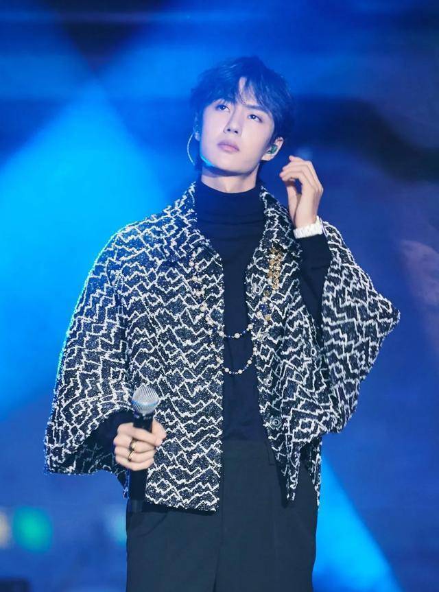 女装_外套_白女士