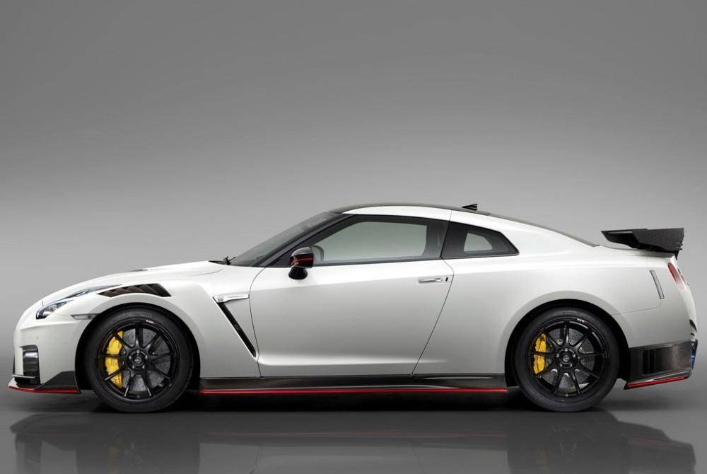 日产gtr nismo孔明小编觉得,日产gtr这款跑车最帅的地方就是侧面,不仅