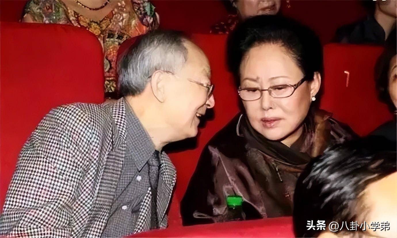 与丈夫陈亮声在瑞士定居,为了方便生活,斯琴高娃放弃了中国籍,加入