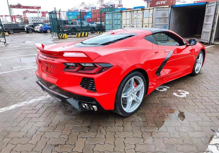 "五菱超跑"科尔维特c8到港,配装中置大v8,仅需2.