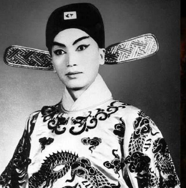 过去一些王公贵族,军阀富绅真有喜男旦之风,试看黄桂秋和时佩璞_东北