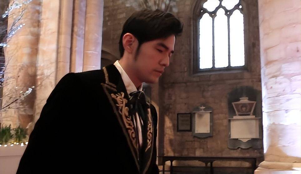 "人生赢家"昆凌:中专学历嫁给周杰伦,结婚四年亏损老公8个亿_电影