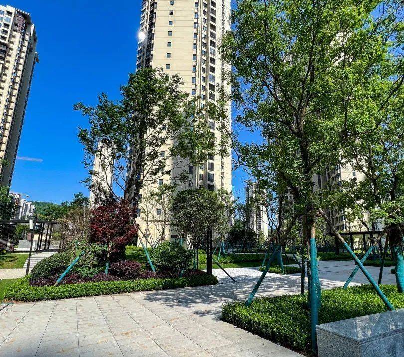 上品书苑实景图融华地产作为郴州楼市的一匹"黑马",表现实在是太亮