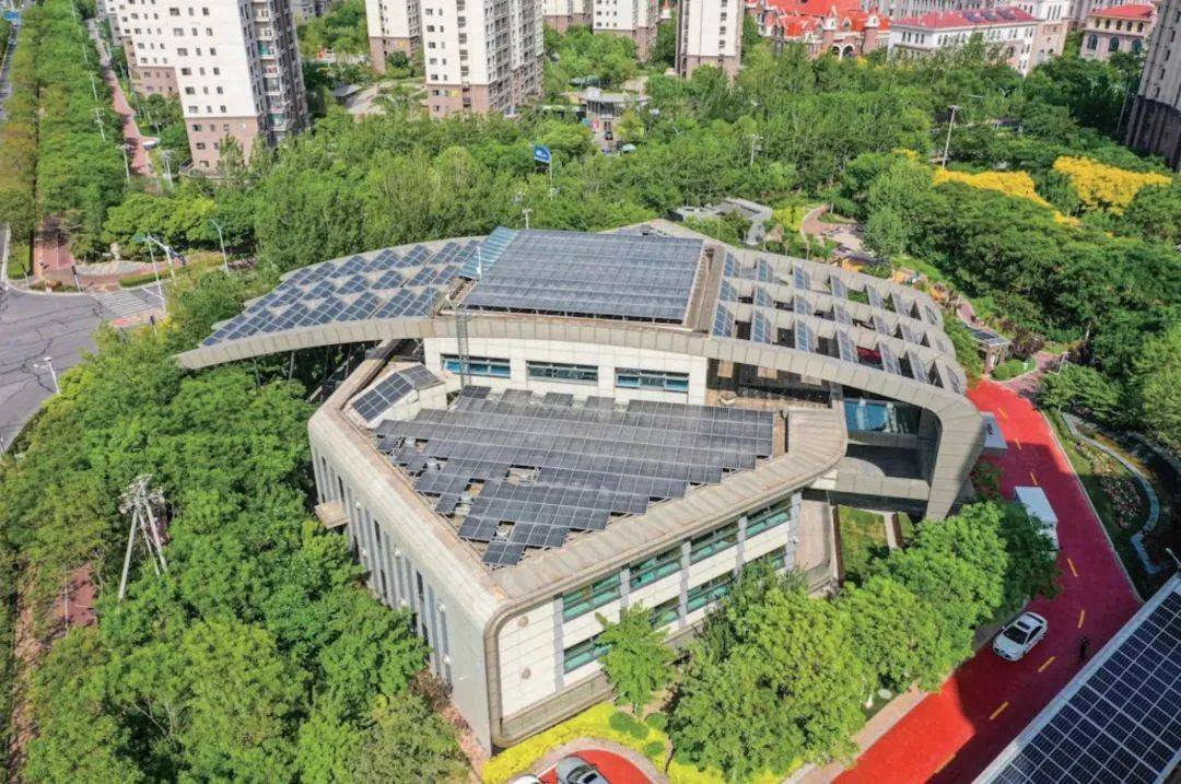 以绿色建筑为基础,天津生态城还积极探索高性能建筑,公屋二期项目成为